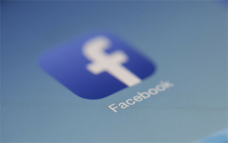 Facebook no está muerto ni está en las últimas. Es un joven muy vivo.